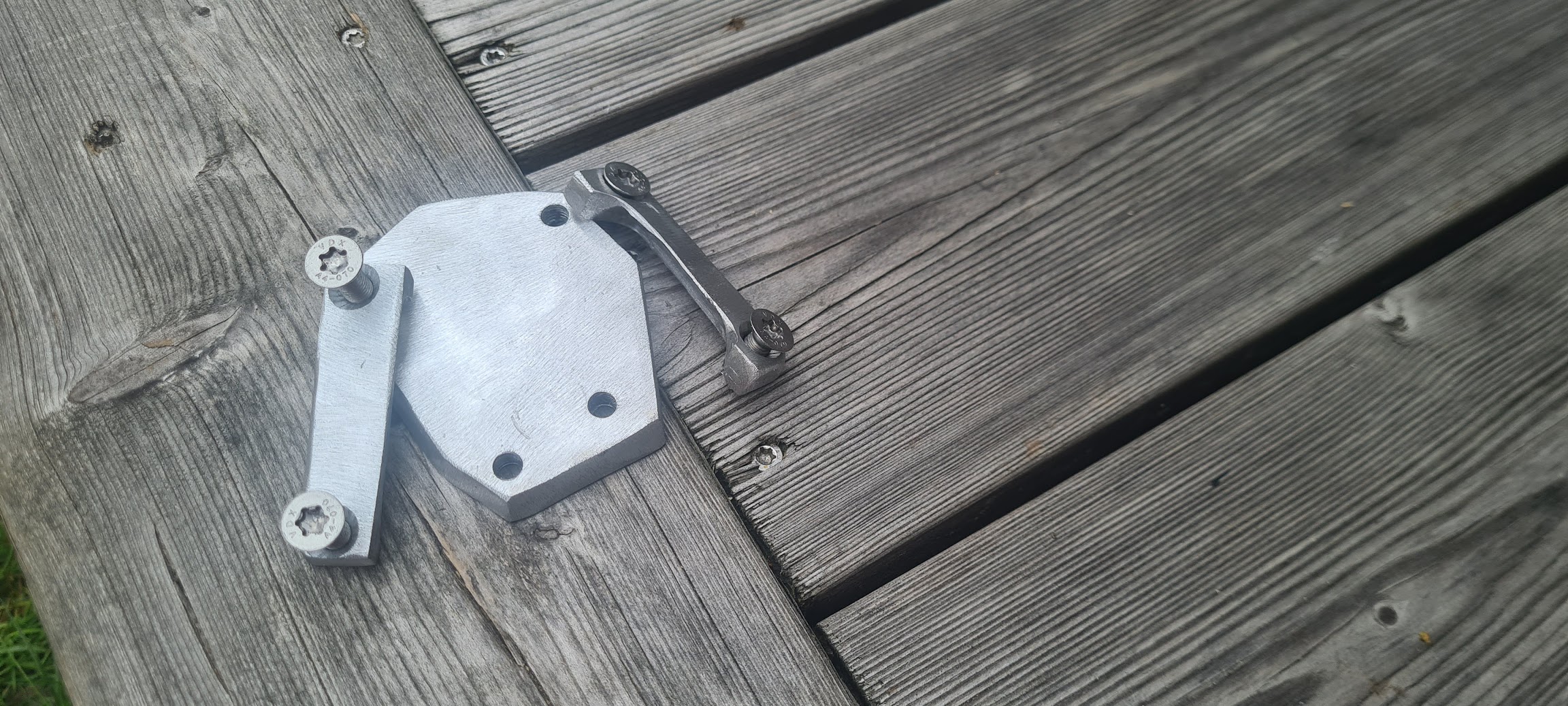 Side stand footprint extender